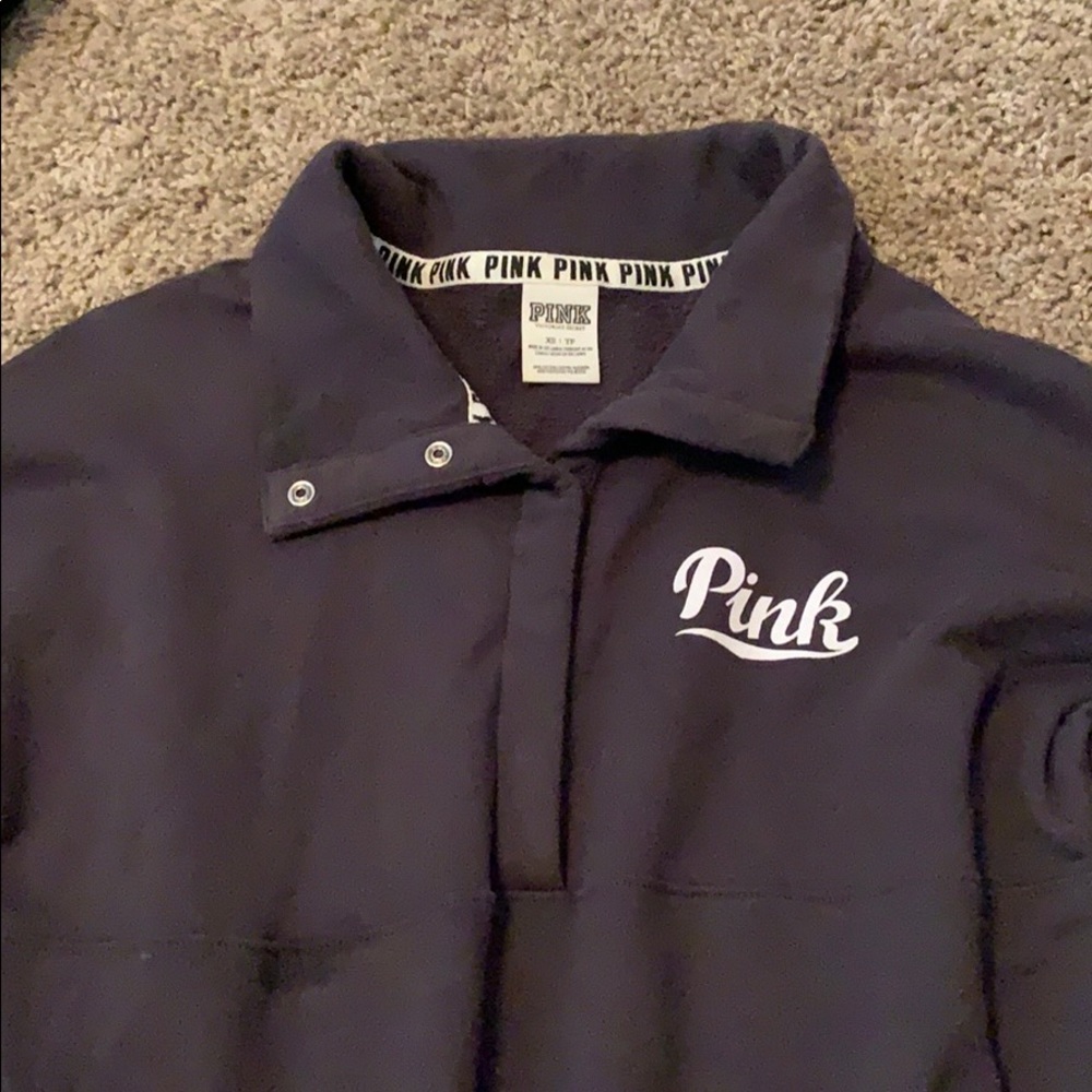 Pink sweater xs but fits like medium very big